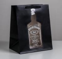 Пакет подарочный бумажный (30х25х17,5) ламинир с пласт окном Крутой мужик 1/120 Пакет подарочный бумажный (30х25х17,5) ламинир с пласт окном Крутой мужик 1/120