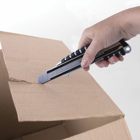 Нож канцелярский 18мм роликовый фиксатор резиновые вставки металл Metallic Brauberg 1/12/144